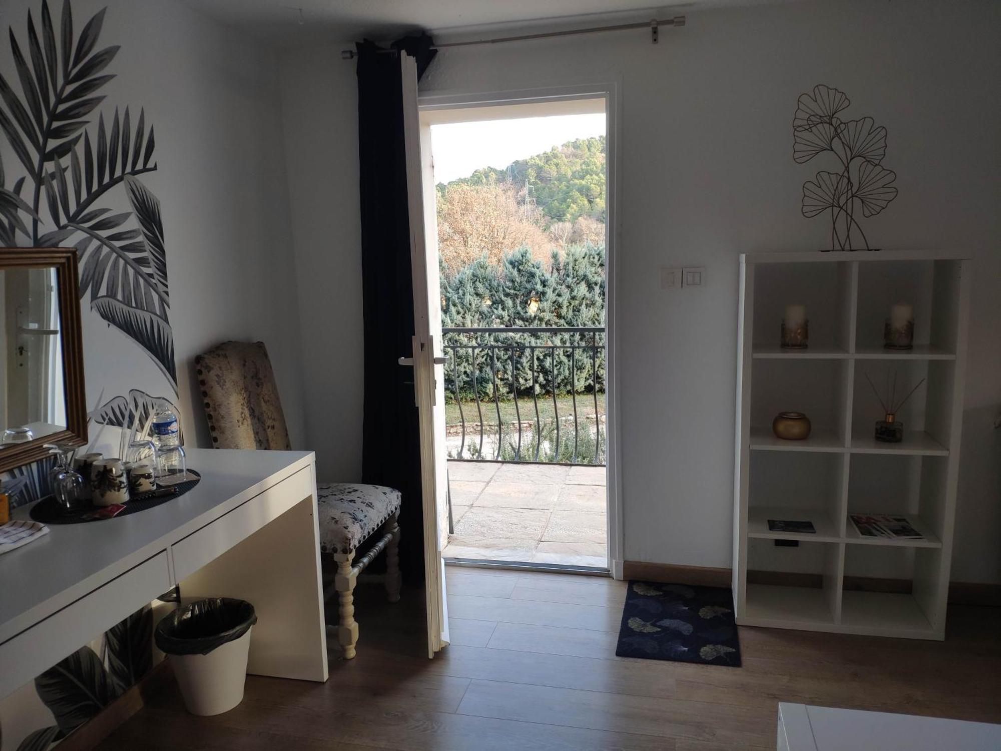La Tourelle Suite Cosy Entre Vignoble Aixois Et Luberon Le Puy-Sainte-Réparade Exterior foto